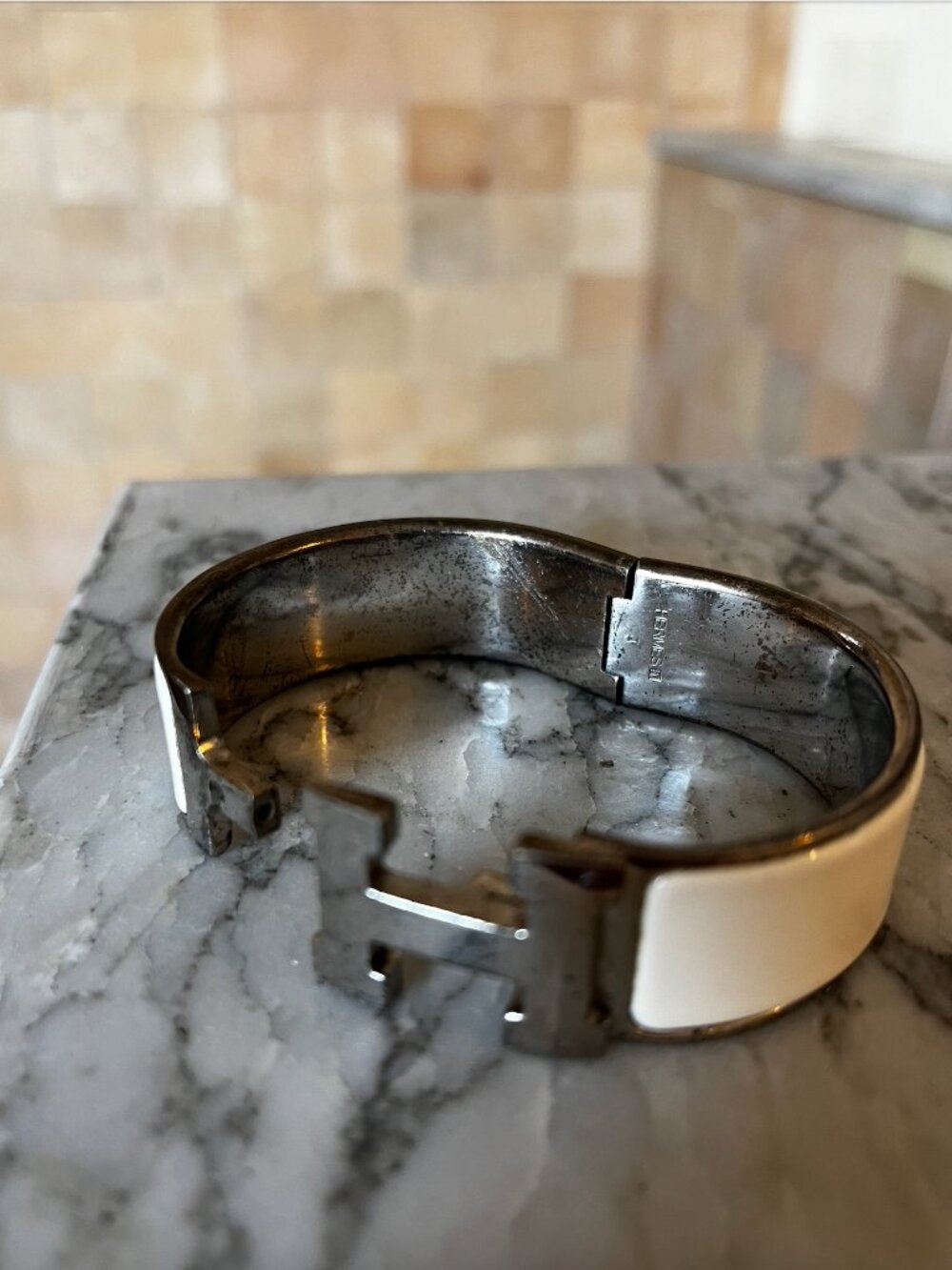 Hermés "Clic Clac" H Cuff Bracelet Silver and White - Picture 3 of 8